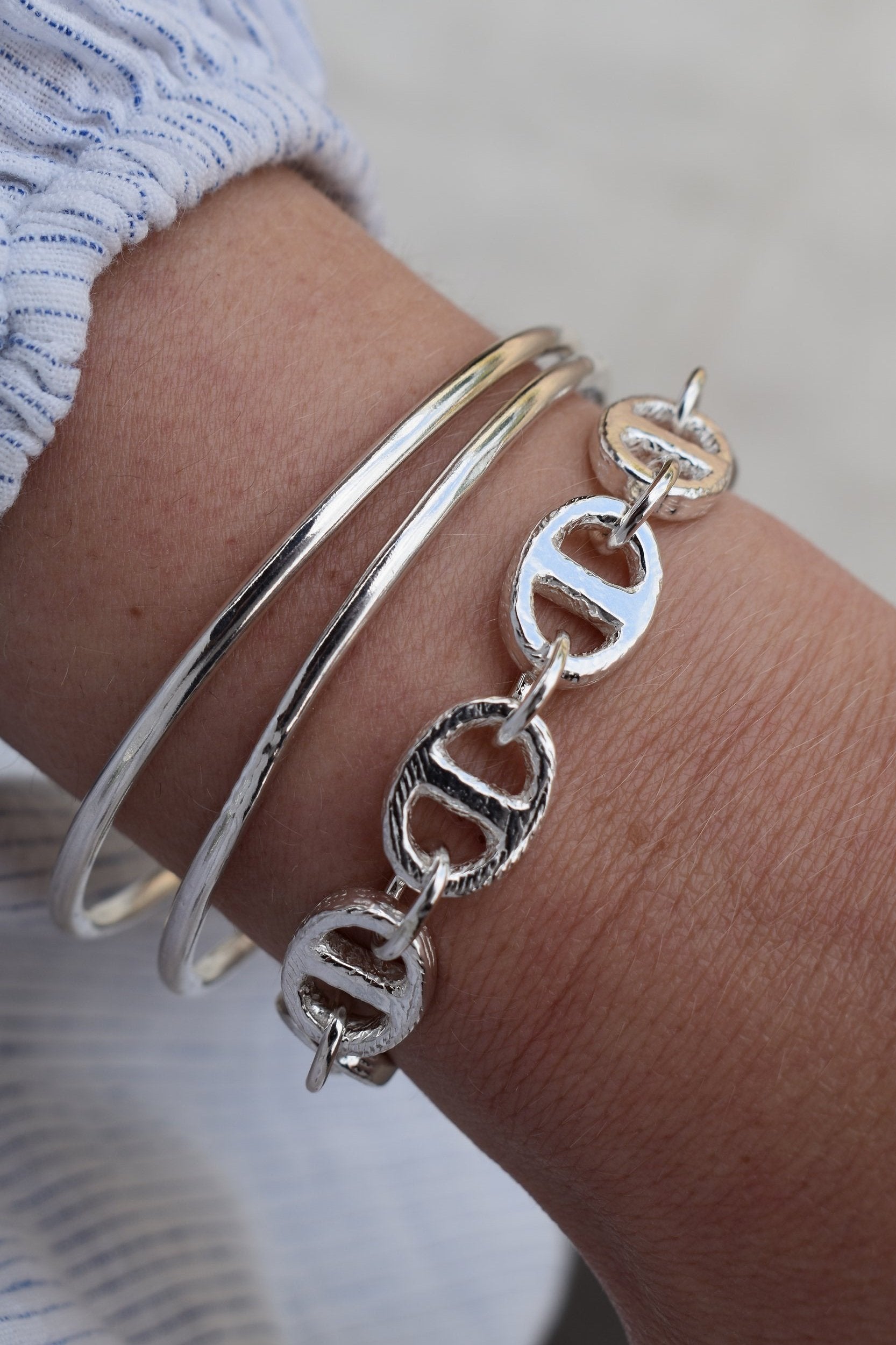 Thick solid silver chunky links egg shape links hand sculpted silver chain bracelet bangle silver clasp. thick heavy silver cuff bangle round stack bangle personalised hand made bangle bracelet. chain bracelet thick links hermes style bracelet charm bracelet.