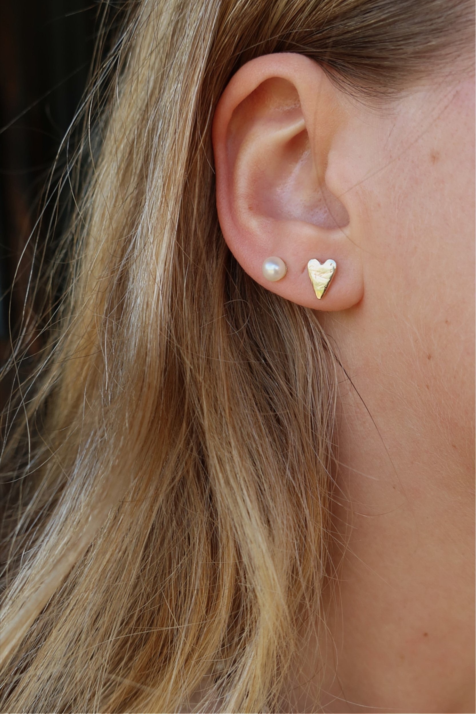 Solid 9ct gold heart shape studs.
gold heart shaped stud earrings mini charm earrings gifts for her valentines love earrings heart studs. Gold studs gold heart earrings tiffany heart earrings