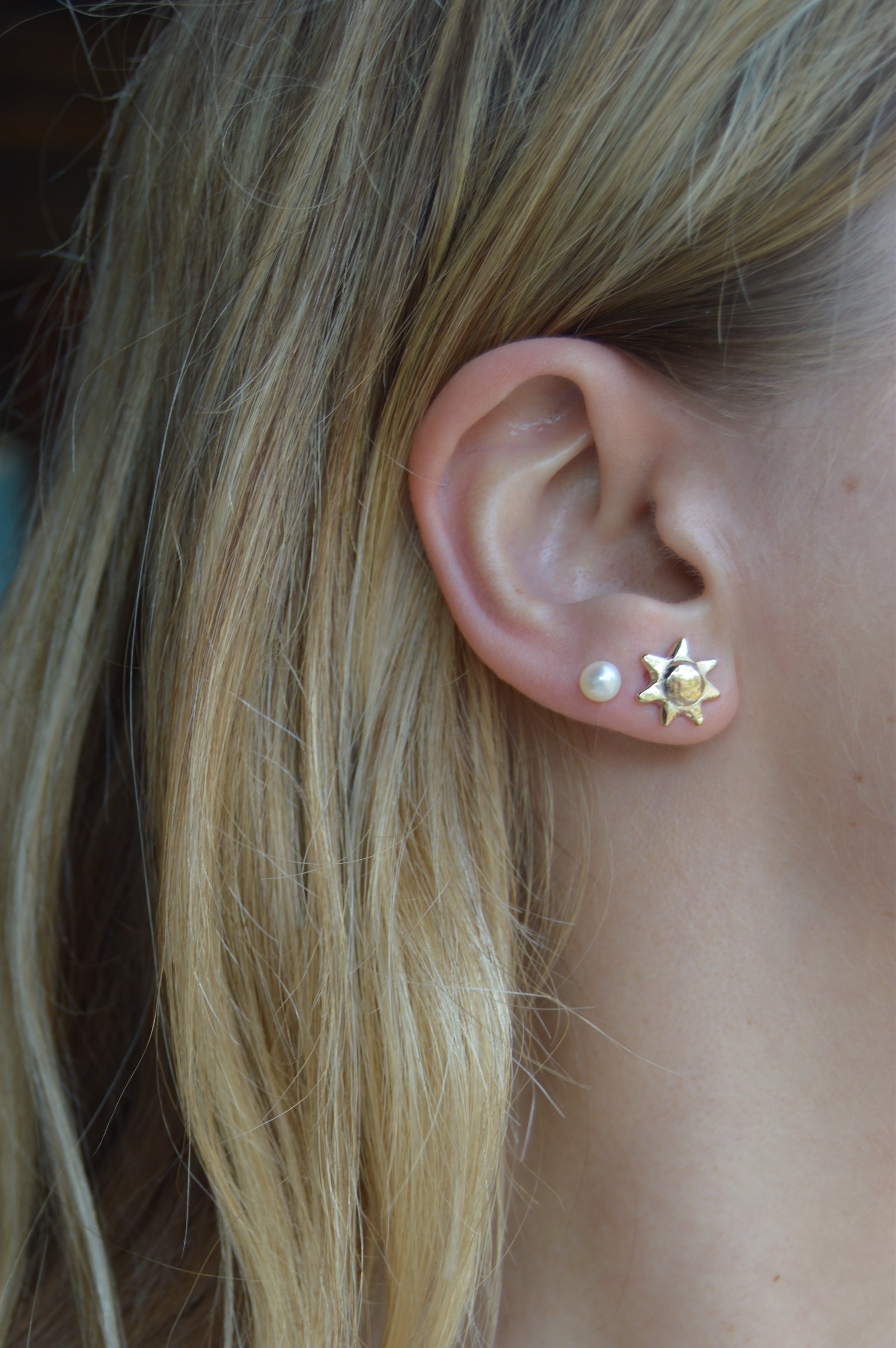 Solid 9ct gold sunshine studs.
gold sunshine shape stud earrings mini charm earrings gifts for her valentines love earrings gold studs. Gold studs gold sun charm earrings