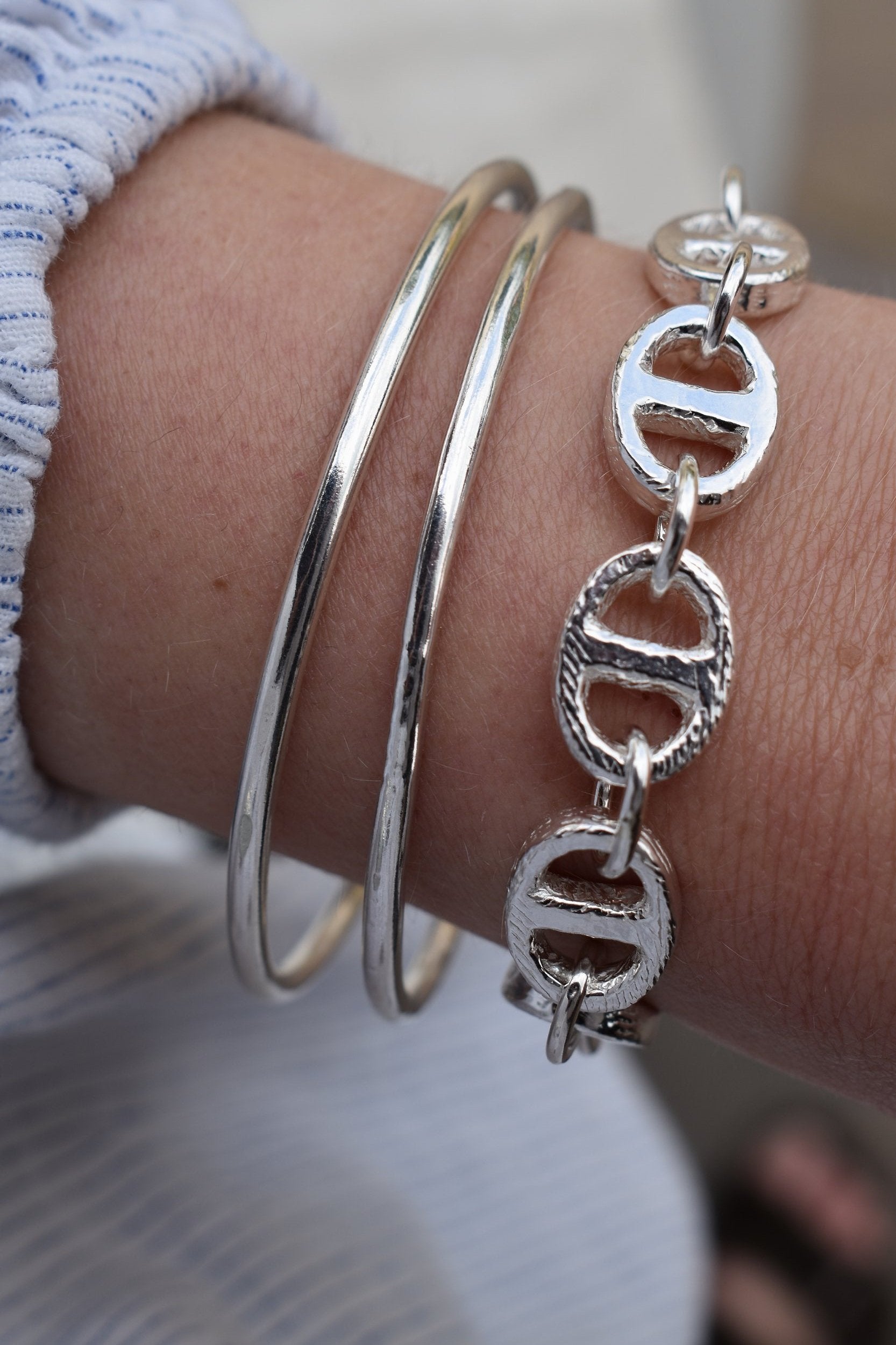 Thick solid silver chunky links egg shape links hand sculpted silver chain bracelet bangle silver clasp. thick heavy silver cuff bangle round stack bangle personalised hand made bangle bracelet. chain bracelet thick links hermes style bracelet charm bracelet.