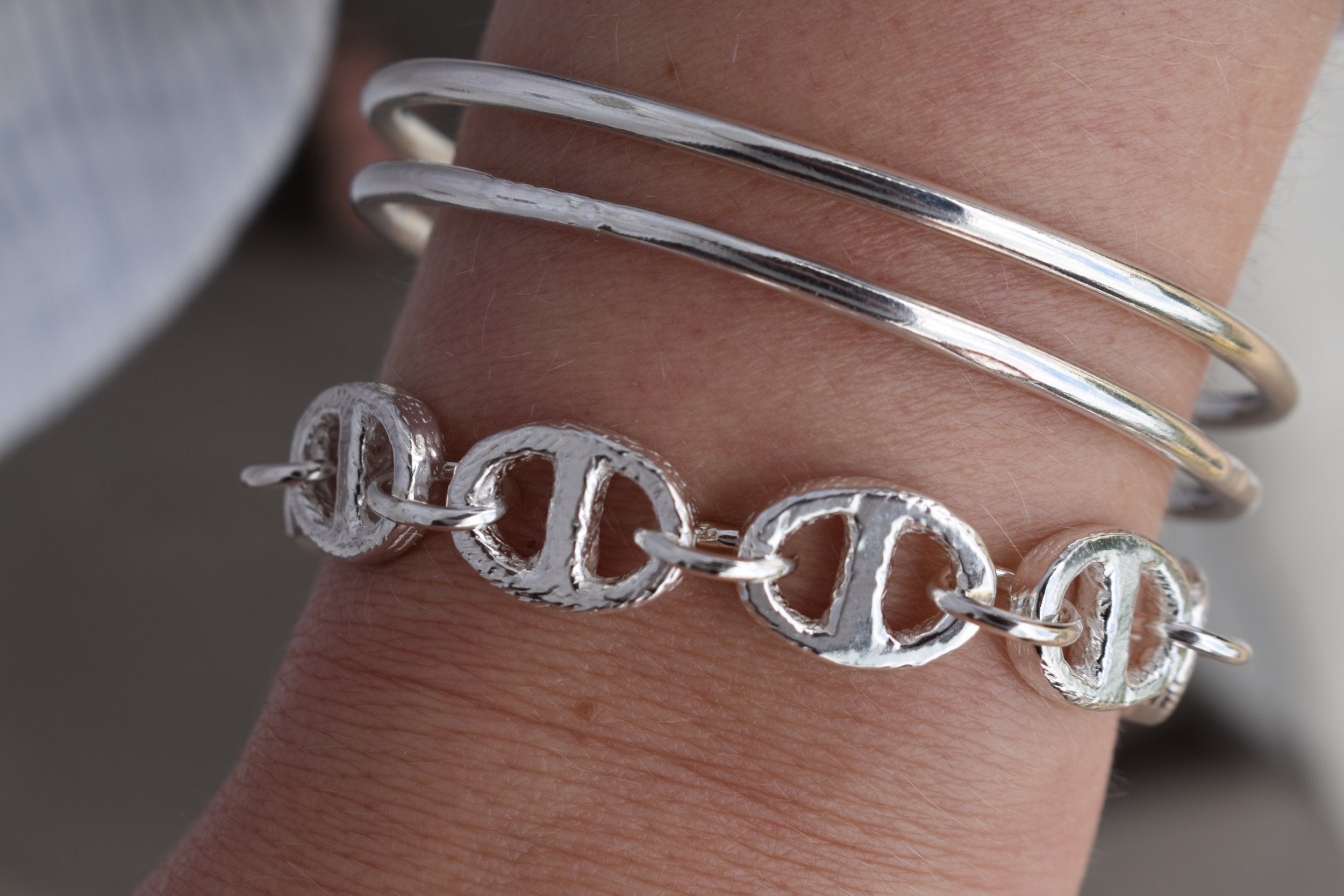 Thick solid silver chunky links egg shape links hand sculpted silver chain bracelet bangle silver clasp. thick heavy silver cuff bangle round stack bangle personalised hand made bangle bracelet. chain bracelet thick links hermes style bracelet charm bracelet.