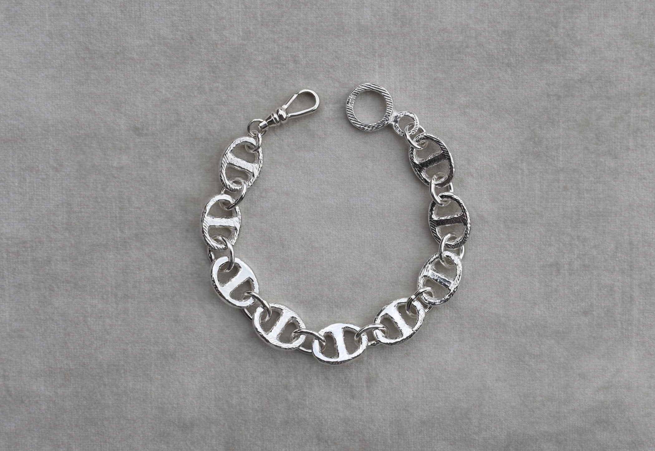 Thick solid silver chunky links egg shape links hand sculpted silver chain bracelet bangle silver clasp. thick heavy silver cuff bangle round stack bangle personalised hand made bangle bracelet. chain bracelet thick links hermes style bracelet charm bracelet.