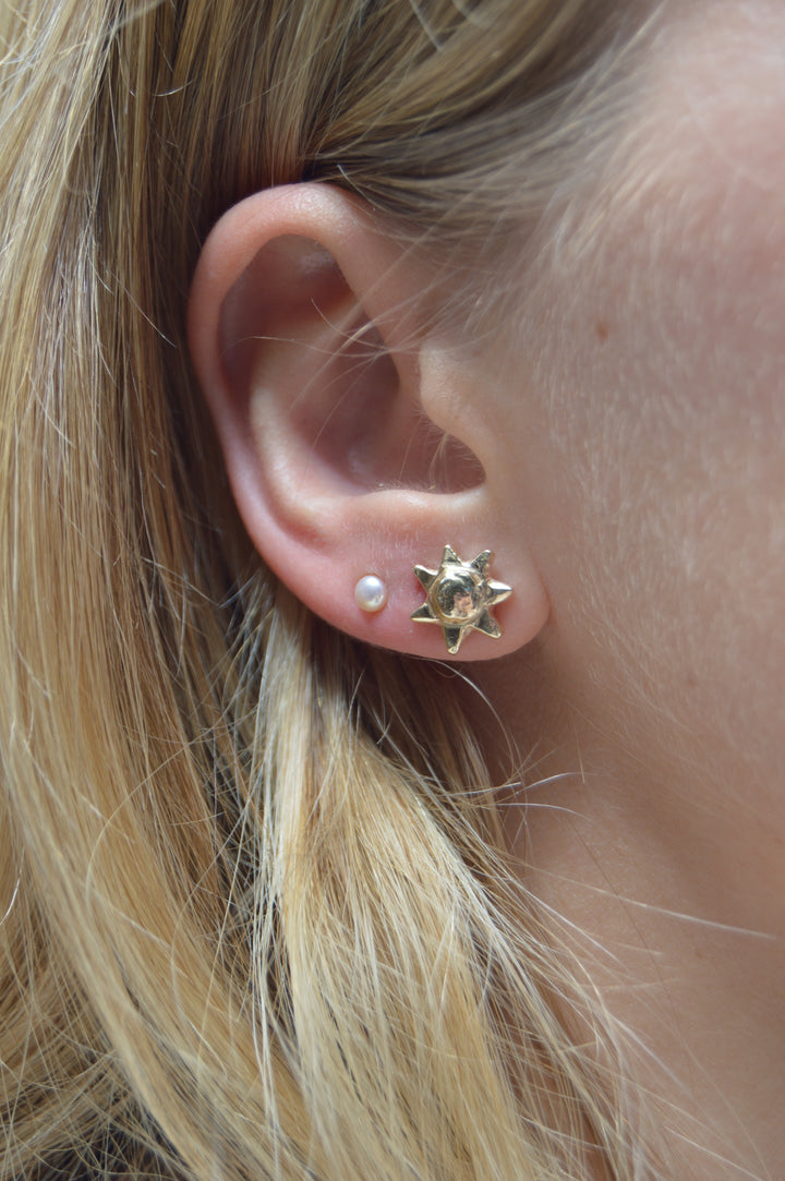 Solid 9ct gold sunshine studs.
gold sunshine shape stud earrings mini charm earrings gifts for her valentines love earrings gold studs. Gold studs gold sun charm earrings