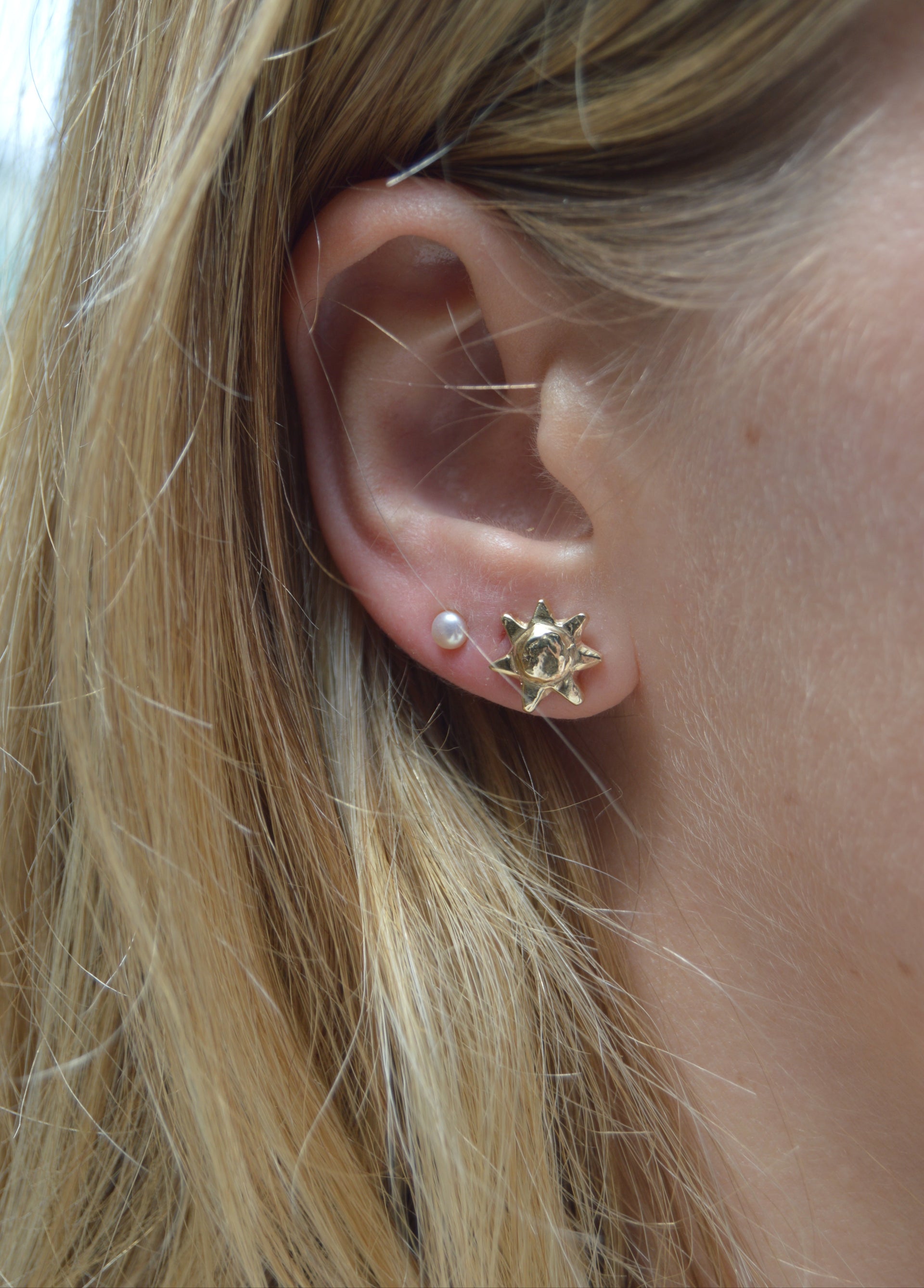 Solid 9ct gold sunshine studs.

gold sunshine shape stud earrings mini charm earrings gifts for her valentines love earrings gold studs. Gold studs gold sun charm earrings