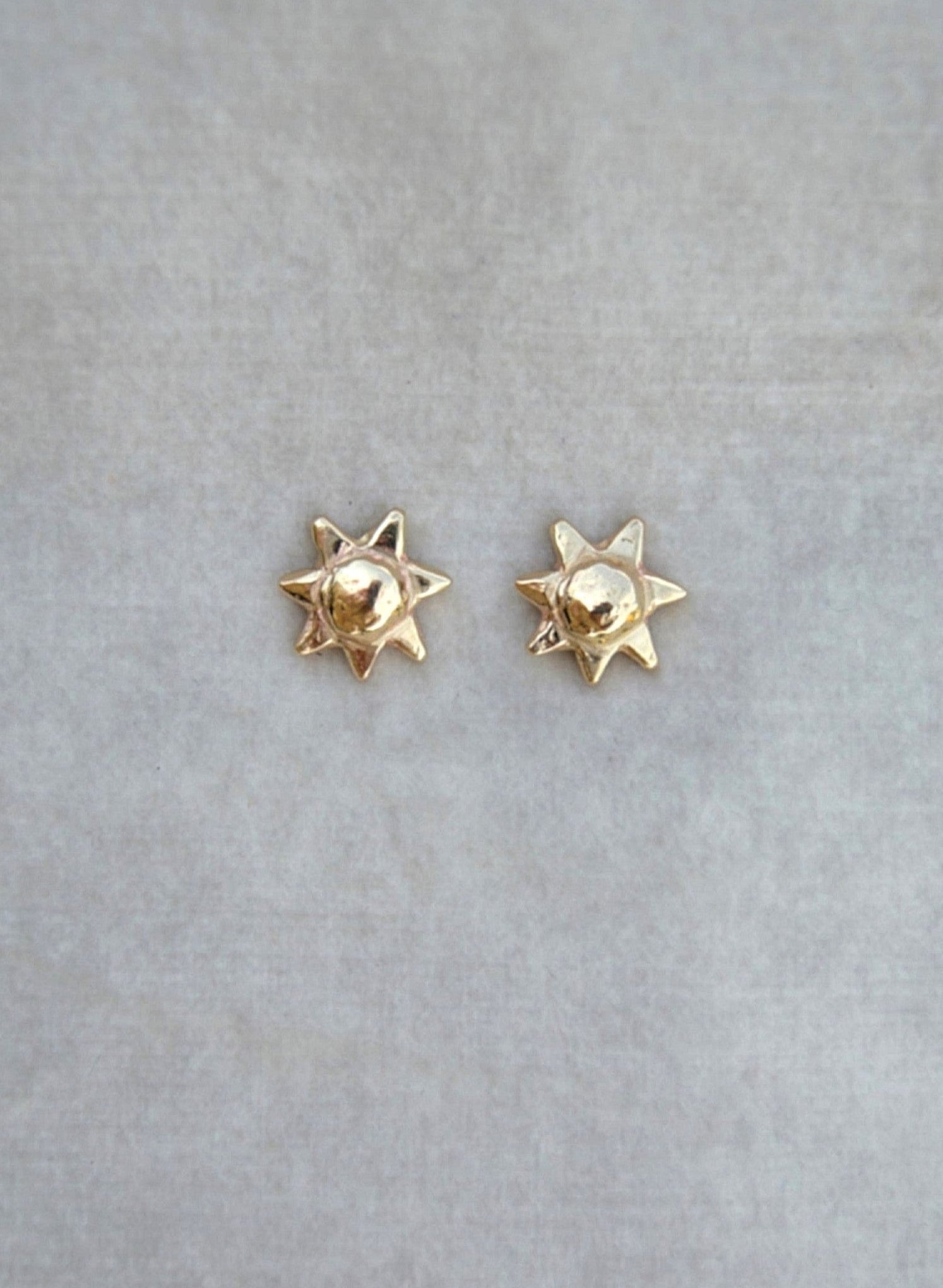 Solid 9ct gold sunshine studs.

gold sunshine shape stud earrings mini charm earrings gifts for her valentines love earrings gold studs. Gold studs gold sun charm earrings