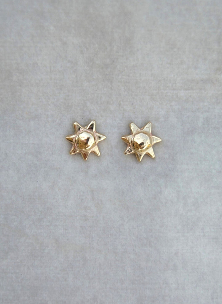 Solid 9ct gold sunshine studs.

gold sunshine shape stud earrings mini charm earrings gifts for her valentines love earrings gold studs. Gold studs gold sun charm earrings