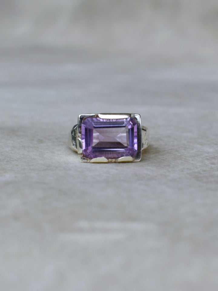 Rare unique special gemstone rings with precious and semi precious stones - aquamarine ring, emerald ring, tourmaline ring, blue topaz, pink topaz, citrine ring.
Engagement rings silver and gold 100% recycled precious metal. Tiffany engagement ring solitare diamond ring sparkle one of a kind.